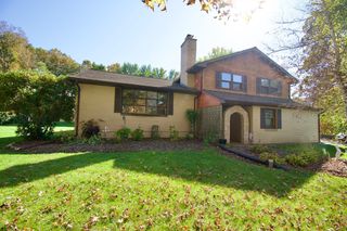 2 Barton St, Granby, MA 01033