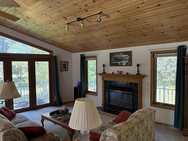 3956 COUNTY RD G, Oshkosh, WI 54904