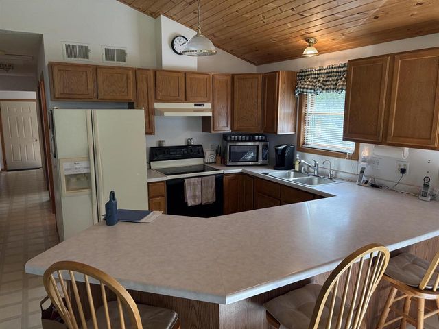 3956 COUNTY RD G, Oshkosh, WI 54904