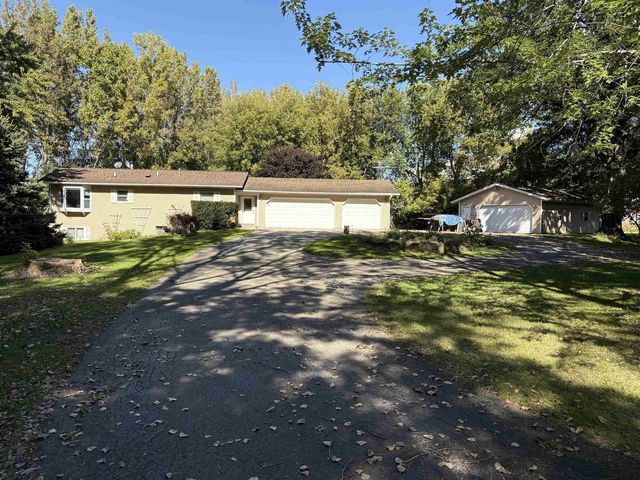 3956 COUNTY RD G, Oshkosh, WI 54904