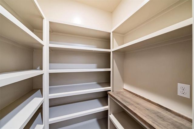 4012 NE Chapel Ridge Place, Lee's Summit, MO 64064