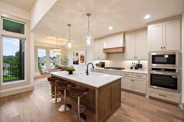 4012 NE Chapel Ridge Place, Lee's Summit, MO 64064