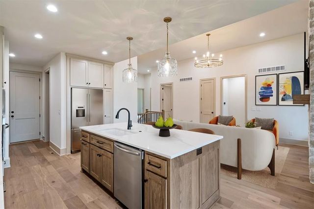 4012 NE Chapel Ridge Place, Lee's Summit, MO 64064