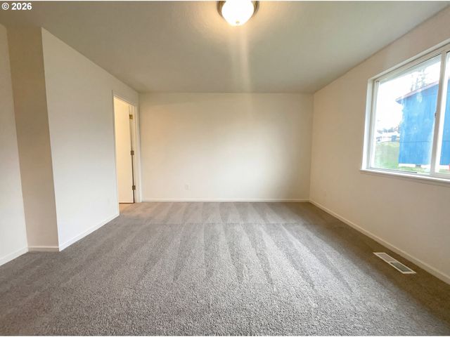 1108 Ne TAMERA Ln, Portland, OR 97220