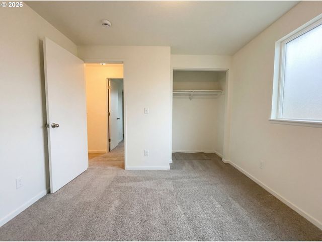 1108 Ne TAMERA Ln, Portland, OR 97220