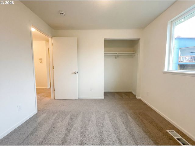 1108 Ne TAMERA Ln, Portland, OR 97220