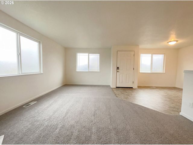 1108 Ne TAMERA Ln, Portland, OR 97220