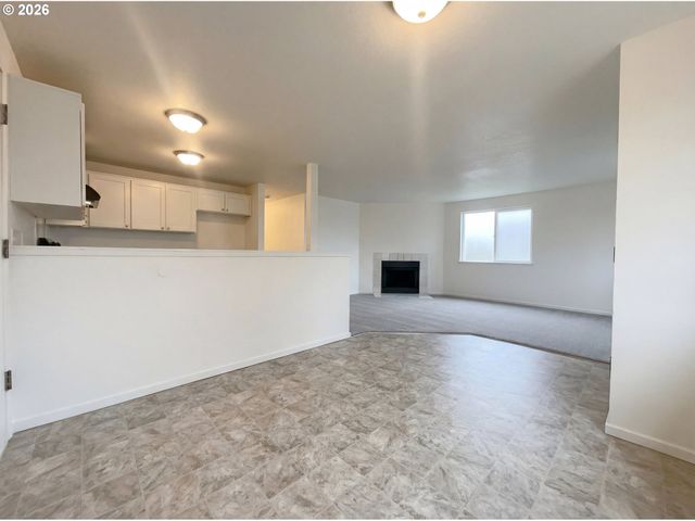 1108 Ne TAMERA Ln, Portland, OR 97220