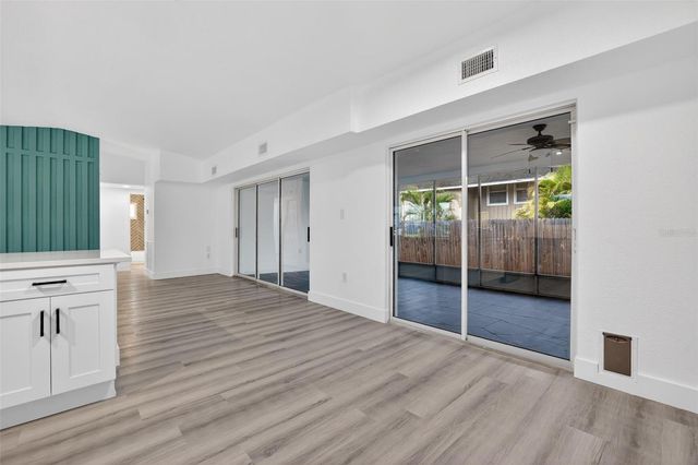 695 SUNSET DR, Tarpon Springs, FL 34689