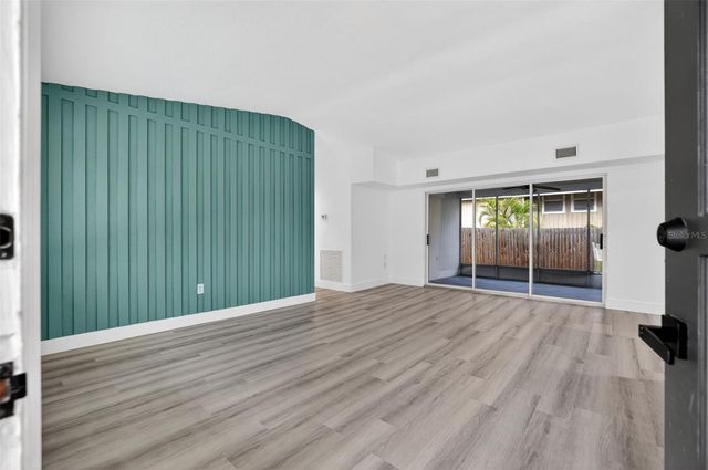 695 SUNSET DR, Tarpon Springs, FL 34689