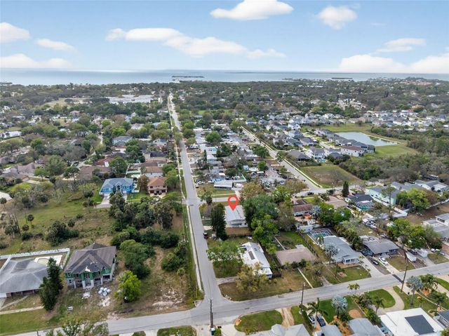 695 SUNSET DR, Tarpon Springs, FL 34689