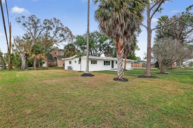 695 SUNSET DR, Tarpon Springs, FL 34689