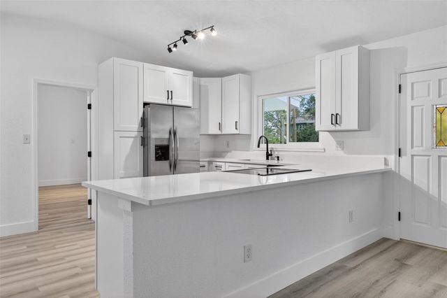 695 SUNSET DR, Tarpon Springs, FL 34689