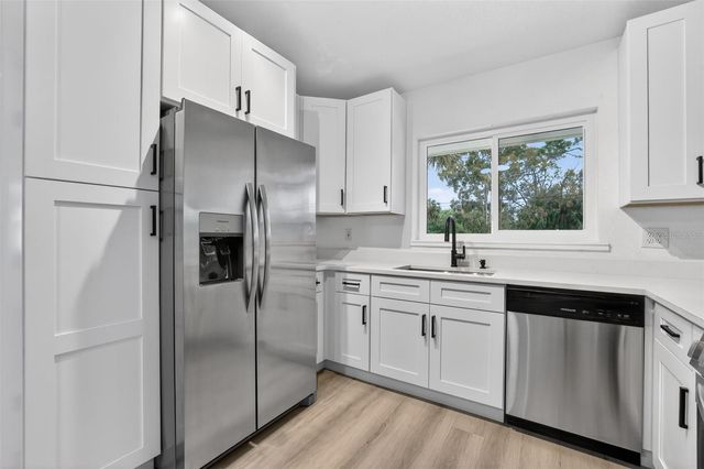 695 SUNSET DR, Tarpon Springs, FL 34689