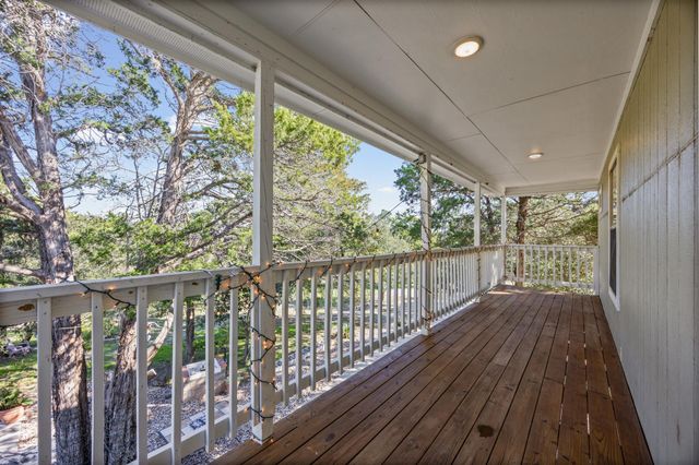 305 Whitesands TRL, Dale, TX 78616