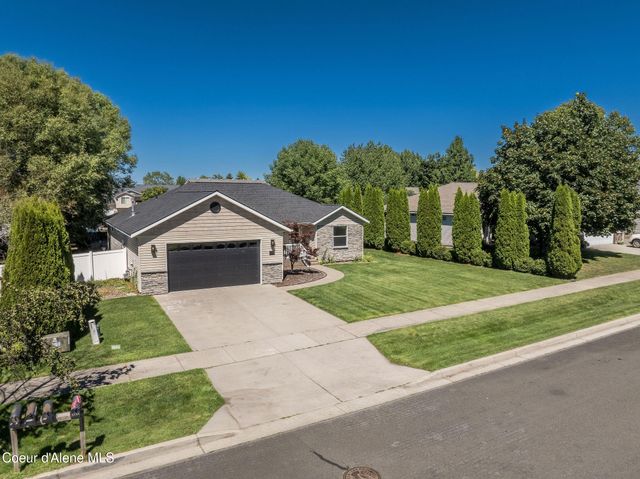 2715 W BROADMOORE DR, Hayden, ID 83835