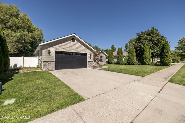 2715 W BROADMOORE DR, Hayden, ID 83835