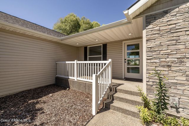 2715 W BROADMOORE DR, Hayden, ID 83835