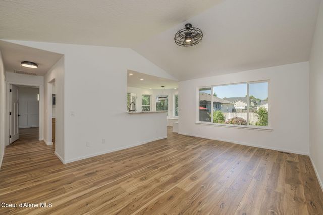 2715 W BROADMOORE DR, Hayden, ID 83835