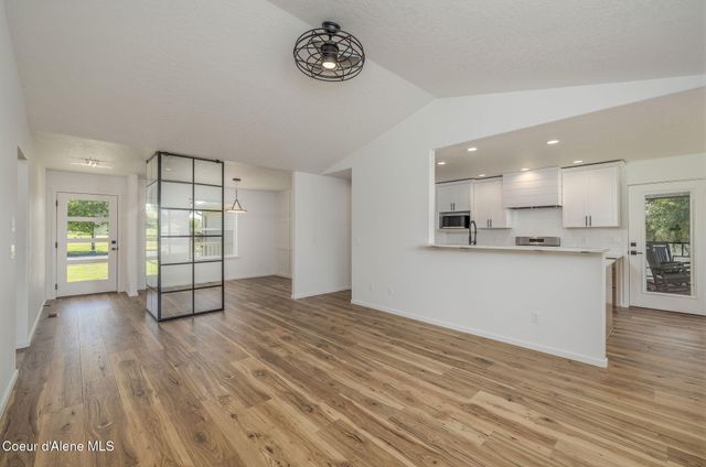 2715 W BROADMOORE DR, Hayden, ID 83835