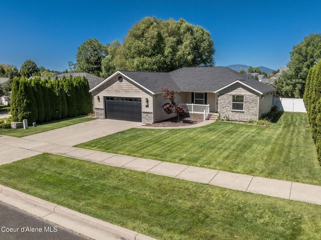 2715 W BROADMOORE DR, Hayden, ID 83835