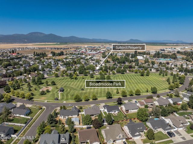 2715 W BROADMOORE DR, Hayden, ID 83835