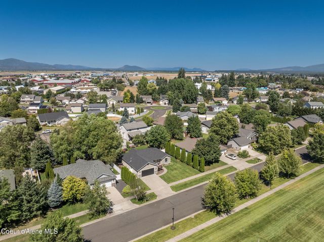 2715 W BROADMOORE DR, Hayden, ID 83835