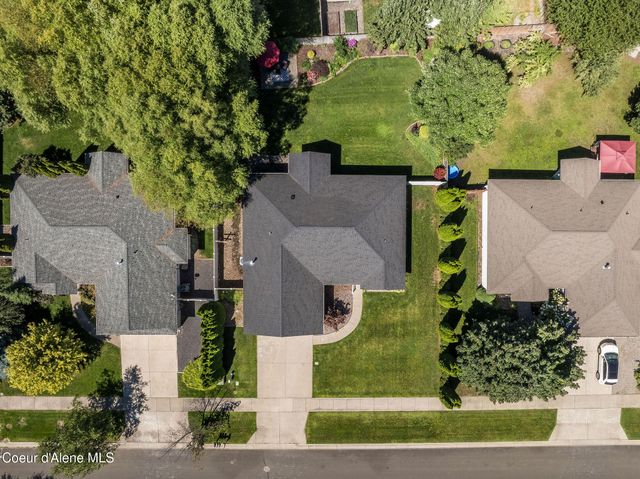 2715 W BROADMOORE DR, Hayden, ID 83835