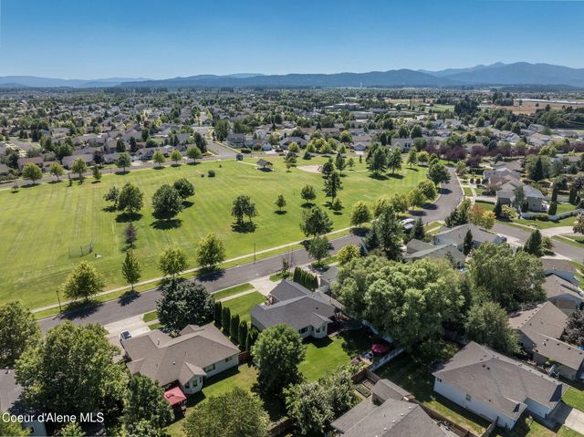 2715 W BROADMOORE DR, Hayden, ID 83835