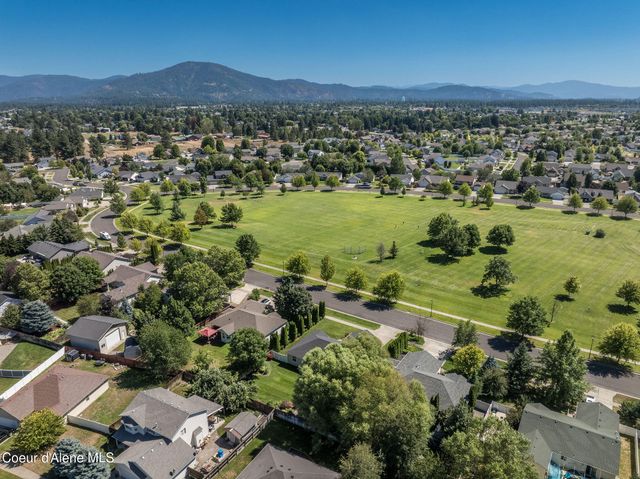 2715 W BROADMOORE DR, Hayden, ID 83835