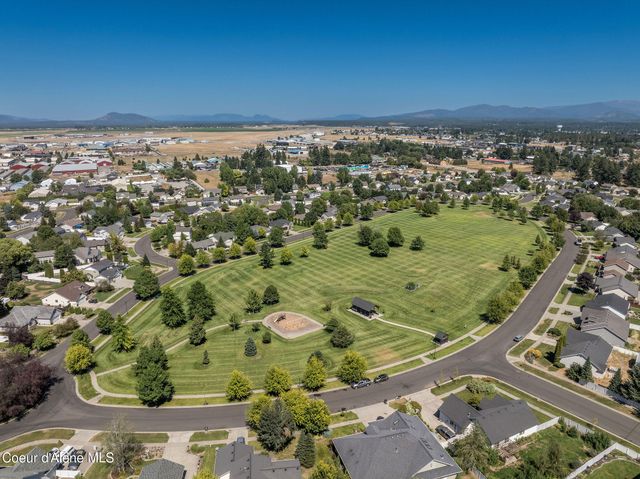 2715 W BROADMOORE DR, Hayden, ID 83835