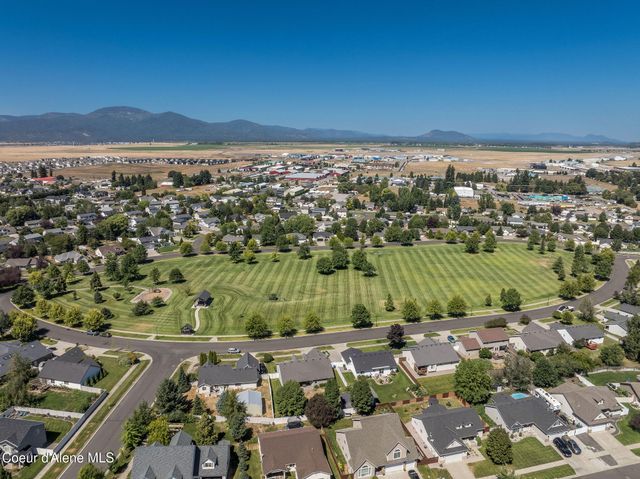 2715 W BROADMOORE DR, Hayden, ID 83835