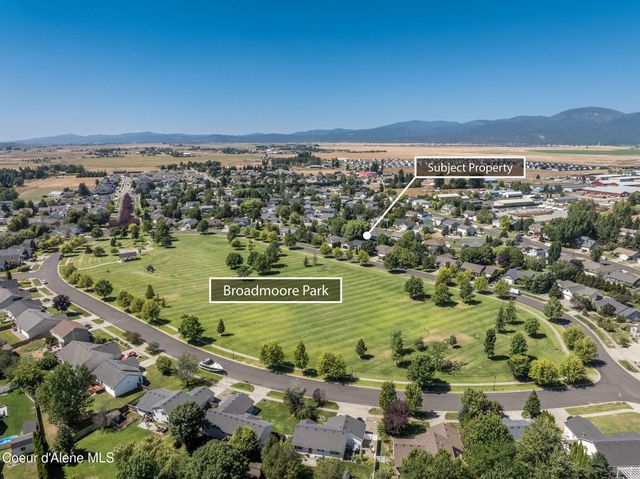 2715 W BROADMOORE DR, Hayden, ID 83835