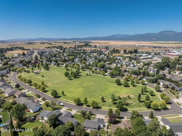 2715 W BROADMOORE DR, Hayden, ID 83835