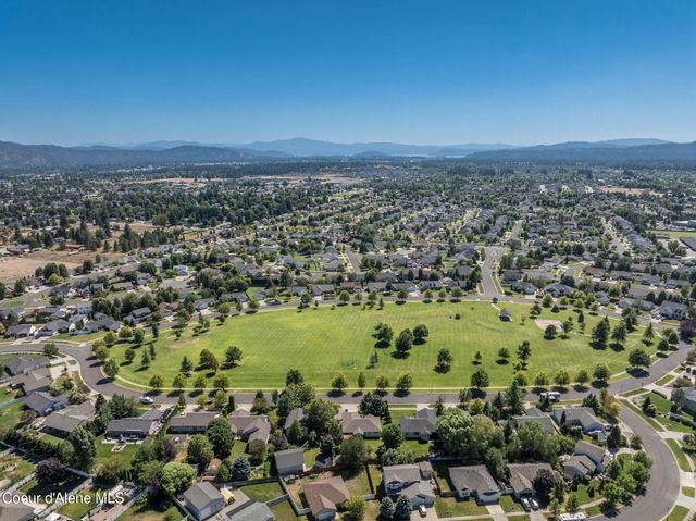 2715 W BROADMOORE DR, Hayden, ID 83835