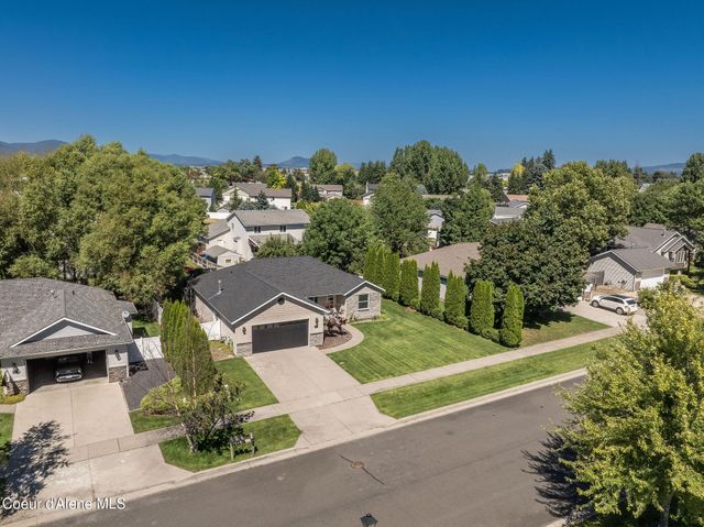 2715 W BROADMOORE DR, Hayden, ID 83835