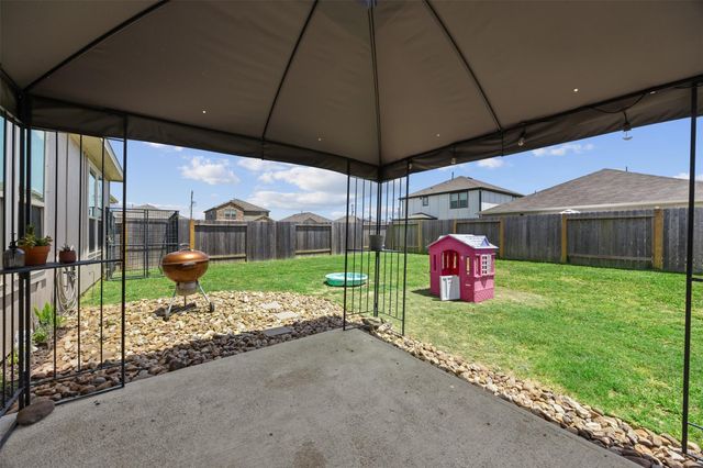 338 Paso Fino Drive, Alvin, TX 77511