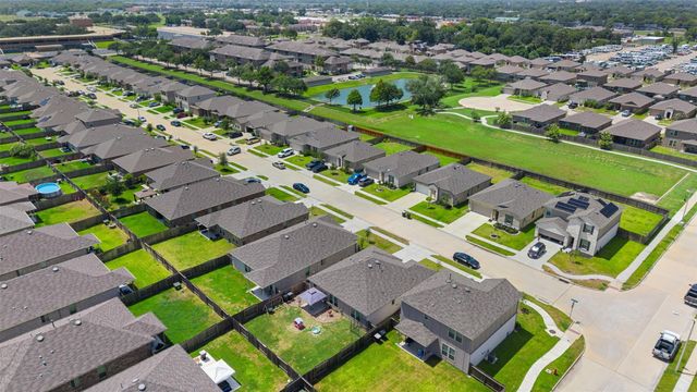 338 Paso Fino Drive, Alvin, TX 77511