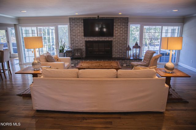 2148 Emkay Drive, Ottawa Hills, OH 43606