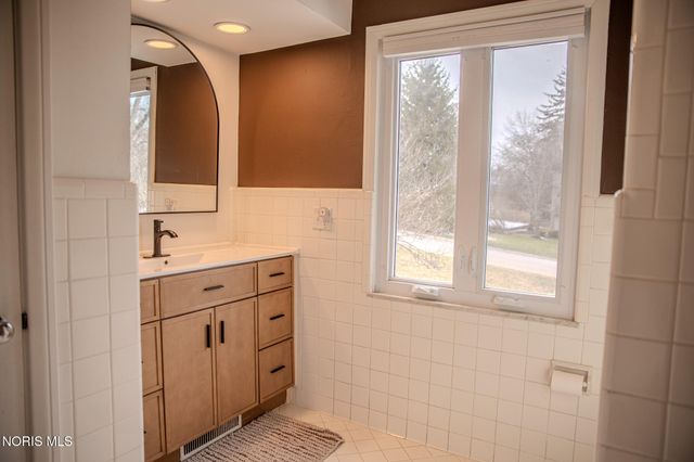 2148 Emkay Drive, Ottawa Hills, OH 43606