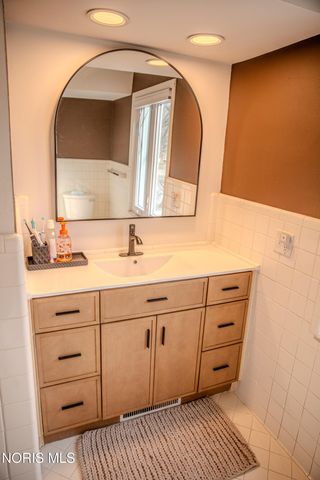 2148 Emkay Drive, Ottawa Hills, OH 43606