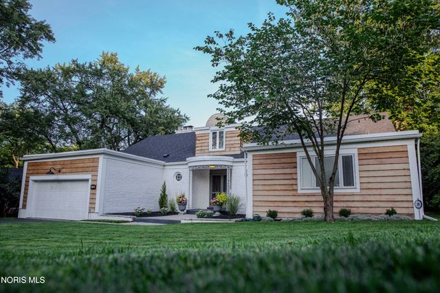 2148 Emkay Drive, Ottawa Hills, OH 43606