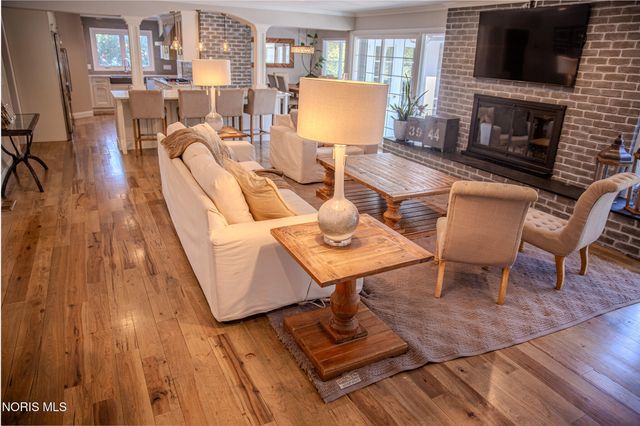 2148 Emkay Drive, Ottawa Hills, OH 43606