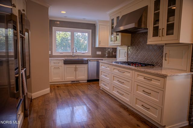 2148 Emkay Drive, Ottawa Hills, OH 43606