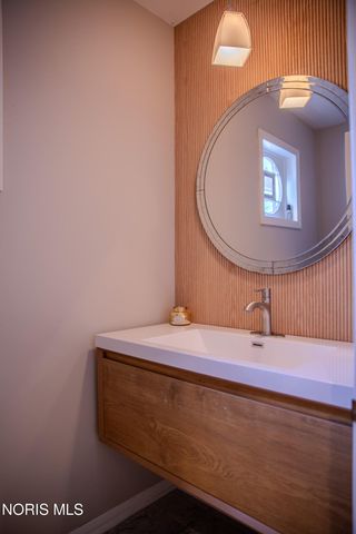 2148 Emkay Drive, Ottawa Hills, OH 43606