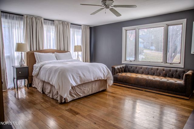 2148 Emkay Drive, Ottawa Hills, OH 43606