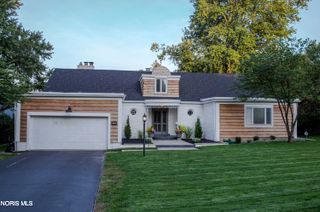2148 Emkay Drive, Ottawa Hills, OH 43606