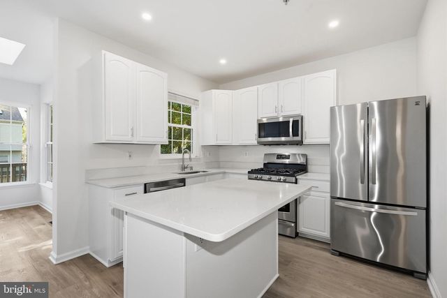 1 DIAMOND HILL CT, Germantown, MD 20874