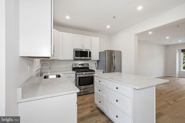 1 DIAMOND HILL CT, Germantown, MD 20874