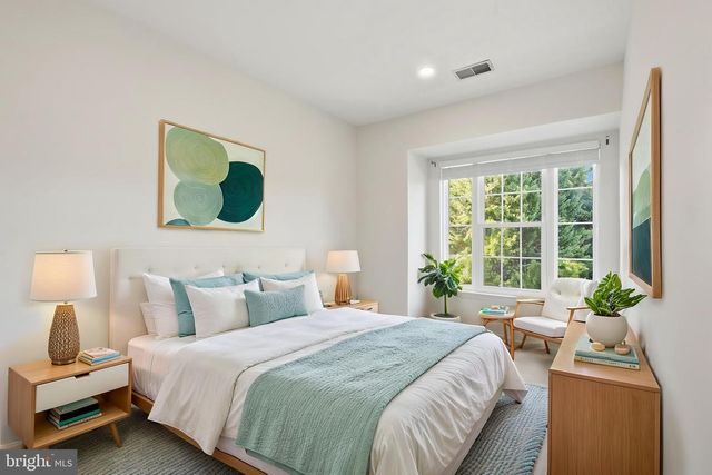 1 DIAMOND HILL CT, Germantown, MD 20874